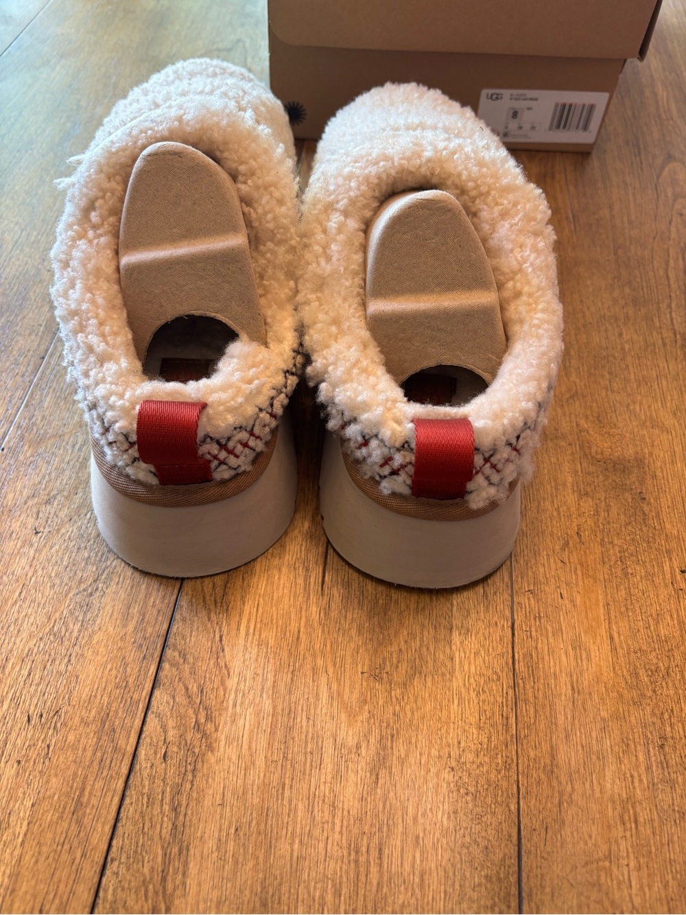 UGG Womens Cream Sherpa Slip-On Slippers with Red Stitch Accent. Worn twice. - Picture 3 of 5